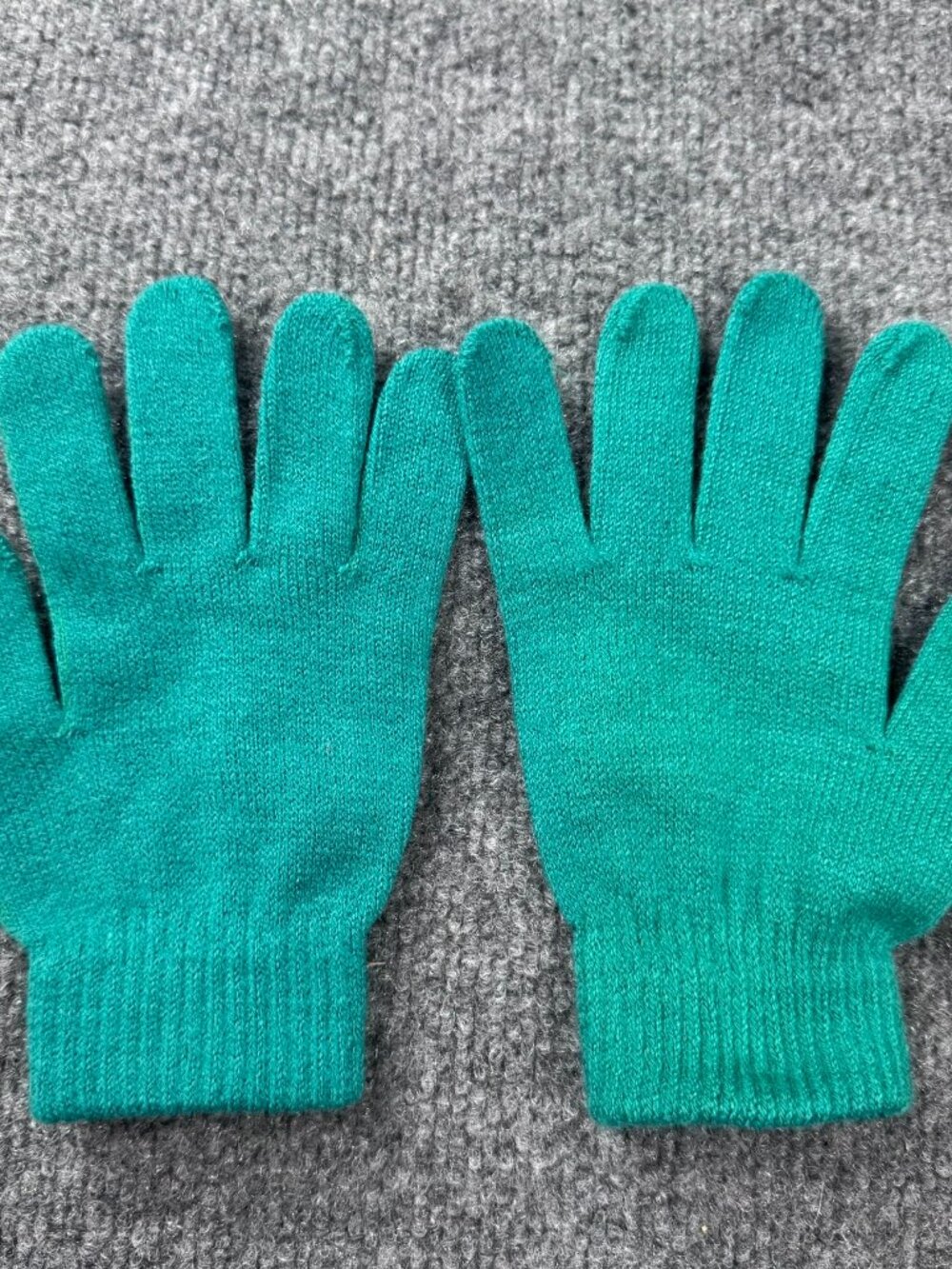 Unisex Green Knit Stretch Winter Gloves One Size Ribbed Cuff Warm Soft NEW